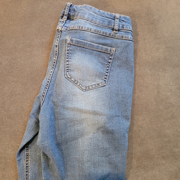 Women's Size 11 Blue Spice Denim Shorts - Picture 2 of 7